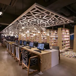 Booth Netcafe & Capsule Tokyo
